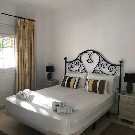 1404: 2 Bed Penthouse In El Presidente *