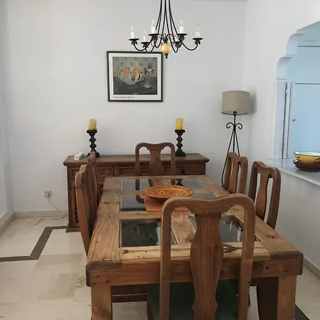 1404: 2 Bed Penthouse In El Presidente Apartment *