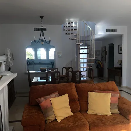 1404: 2 Bed Penthouse In El Presidente Apartment