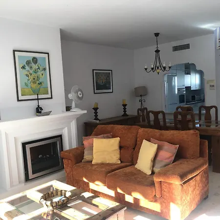 1404: 2 Bed Penthouse In El Presidente Apartment